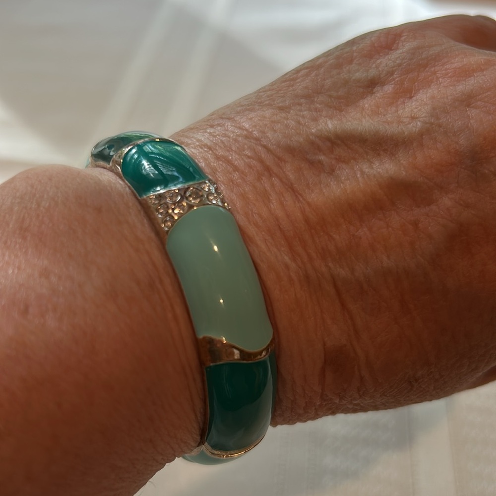Turquoise/Teal/Aqua Enamel SilverTone Hinged Bangle Bracelet with Crystals - Picture 5 of 7